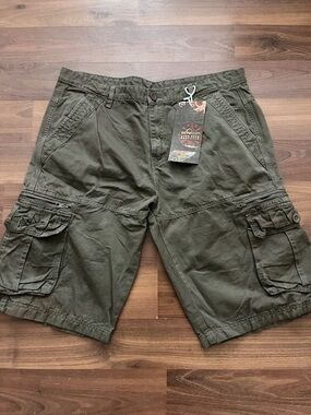 Men's Cargo Shorts with Zip & Flap Pockets - Olive
